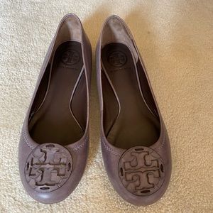 tory burch mini ballet flats